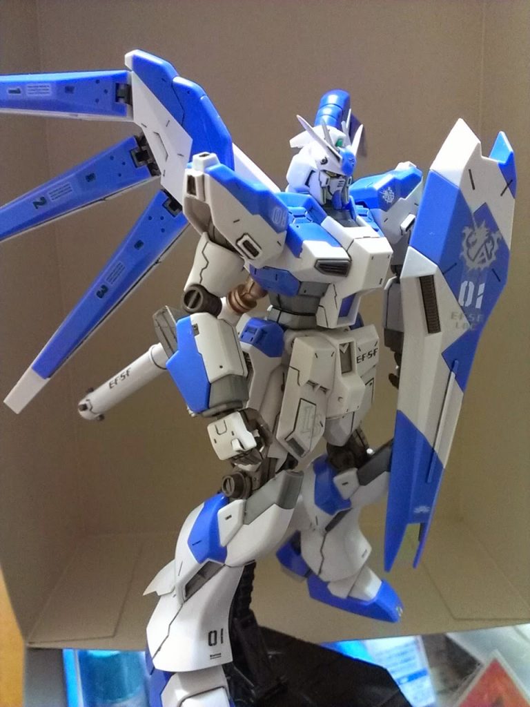 ファンネルにナンバーのデカールを貼ってみました。