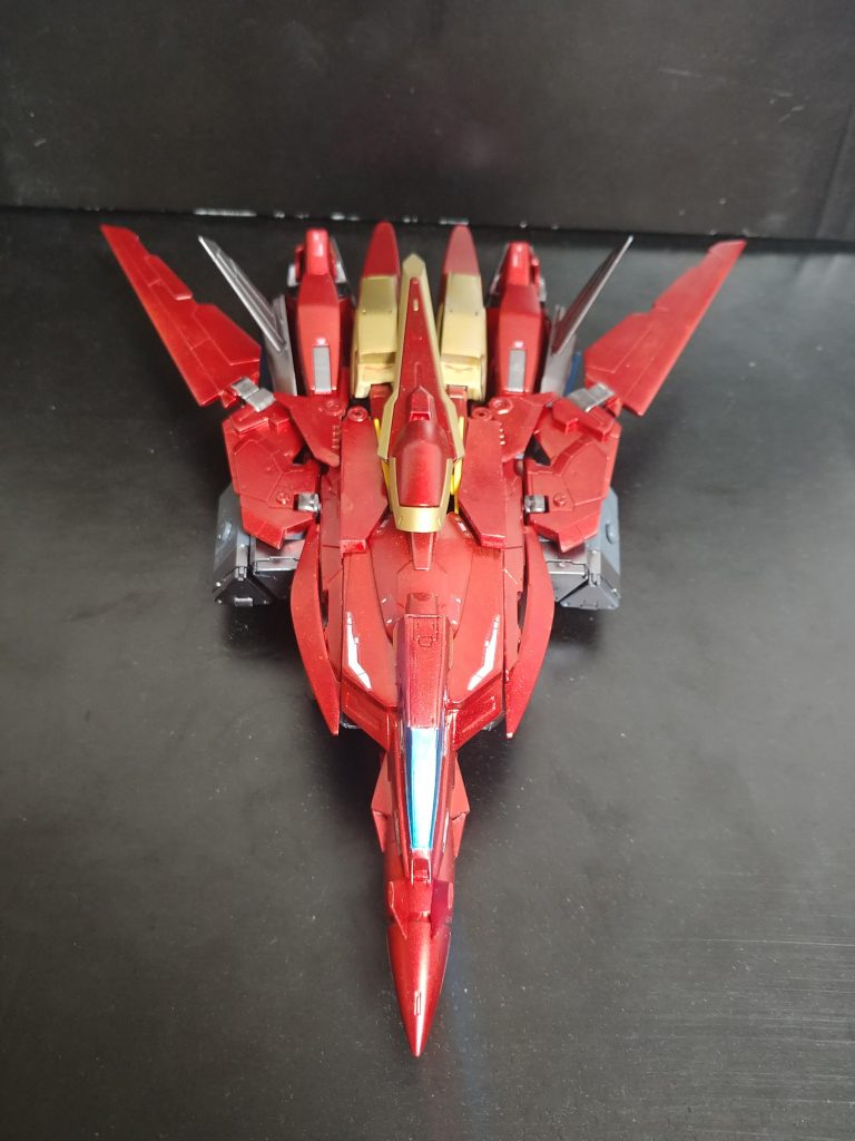 変形してからが本番完全変形は初日で諦めました!変形用補助パーツを使用しての差し替え変形です。変形はAGEⅡの変形機構をほぼ流用してます。機体形状的にはVF-1に近い…かも。