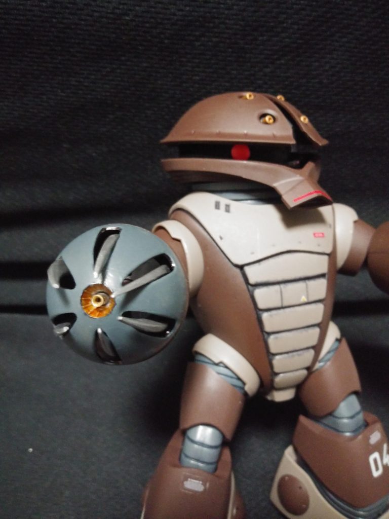 腕には、ライターから外した金属パーツを埋め込みました。