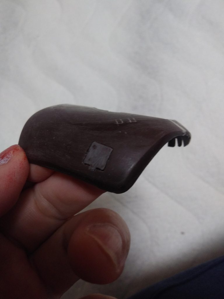 最初はこのエプロン部分も使おうとコックピットを移植したりして加工していたのですが、天啓猫さんが「無くていいよ」と宣うので、没にしました。ありがとうエプロン部分、そしてさようなら…