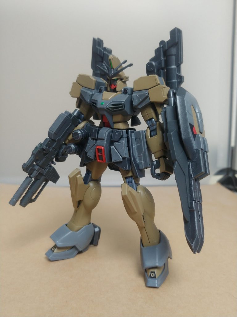 ショーテルをなくした代わりに、キャノン、グレネード、パイルバンカー、ナイフ、ライフルを装備。装甲板もペタペタと貼りました。 