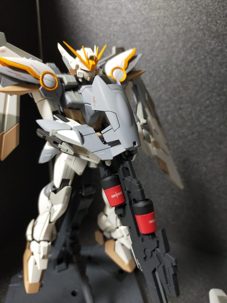 盾もバスターライフルもオリジナルにしました。特に機体がシンプルなのでライフルの銃弾はつや消しの赤にしました。