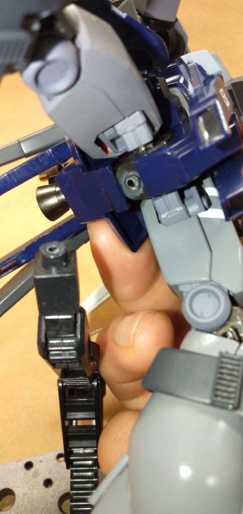 おまけ。撮影中に、アクションベースの接続部分が折れてしまいました…。後に真鍮線を通して直しました。