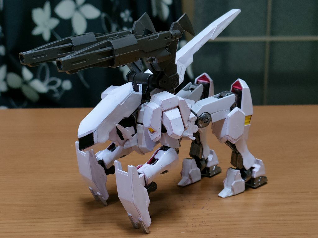 ショートバレルキャノン砲撃形態。コッチは仰角に負担無し。