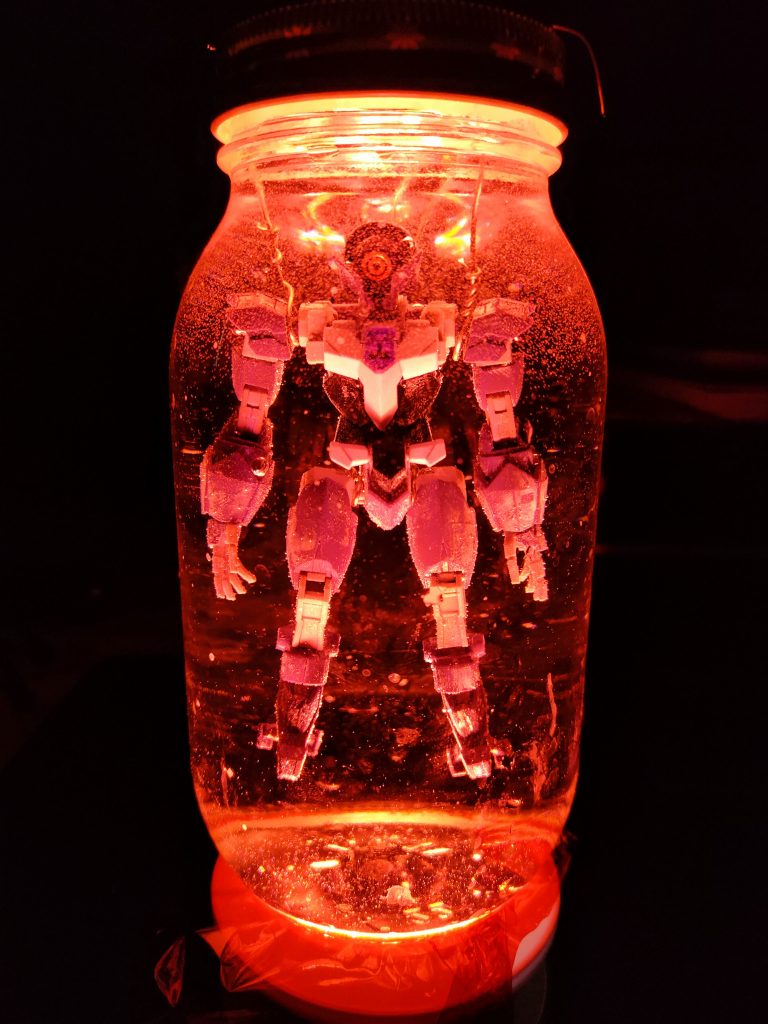 土台のライトに色ゼロハンで赤くする事で更に不気味さを演出。