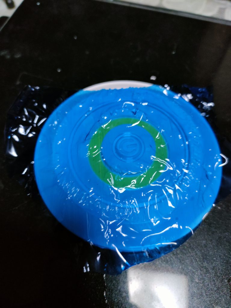 後はお好みの色ゼロハン貼ったタッチライトの上に乗せれば完成。材料は殆どダイソーで買えます。