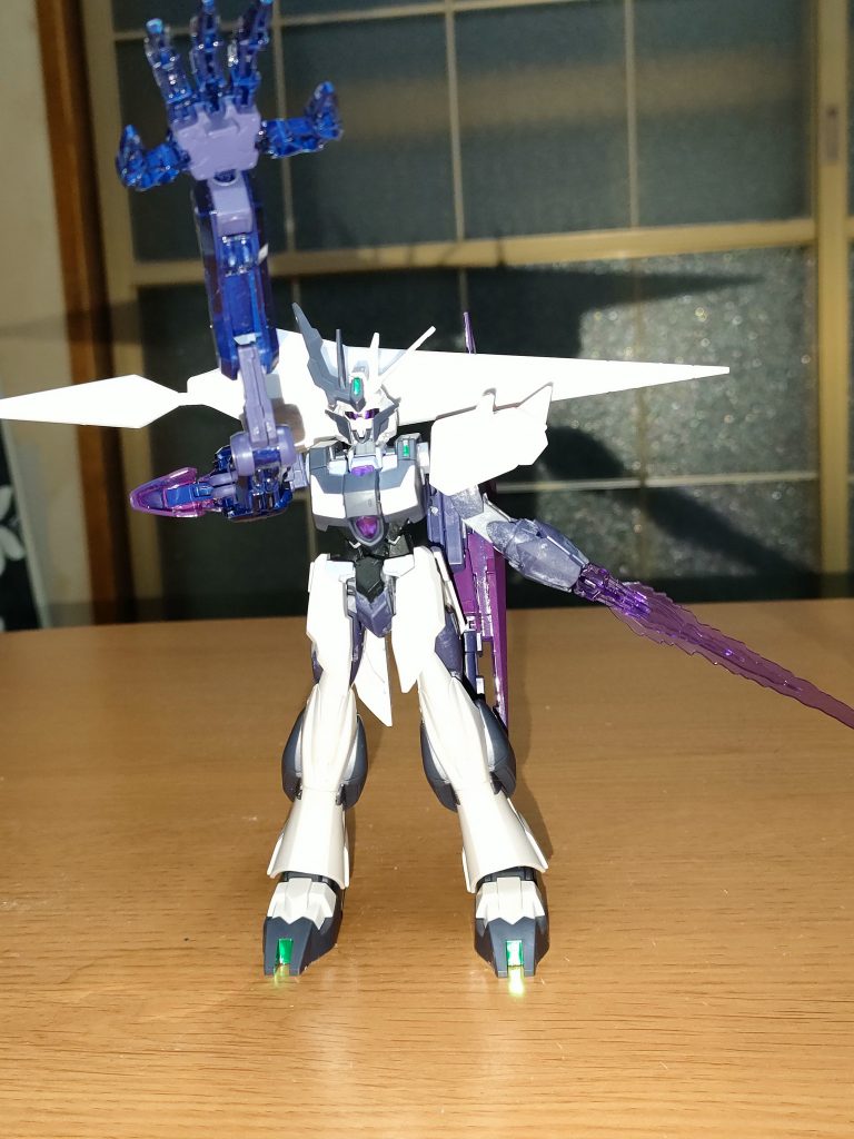 ビームカッターとゼルトザームアムズで襲いかかる姿。