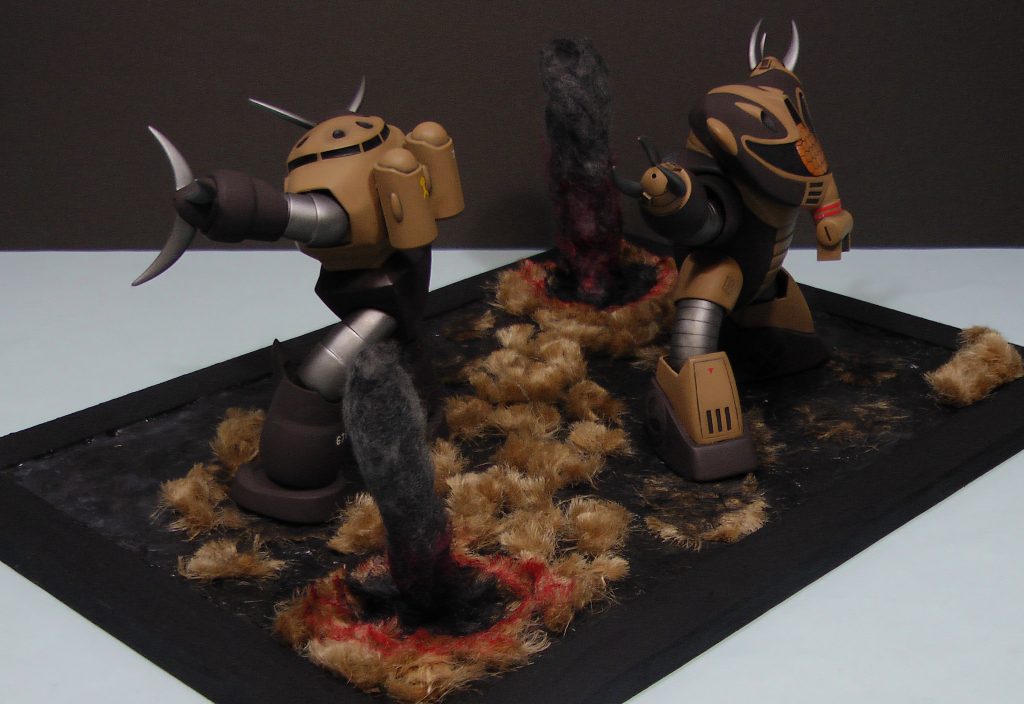 この場所は湿地帯で、枯草が生えています。枯草は麻ヒモをほぐしたものを植えています。