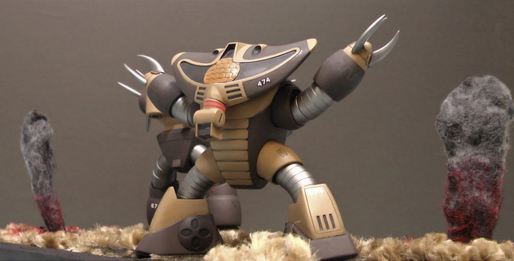 アッグガイのカラーリングは、MSVの元祖とも言える別バージョンです。アッグガイ中尉は、通常装備のヒートロッドとアイアンネイルの使い方を勘違いしているようです。