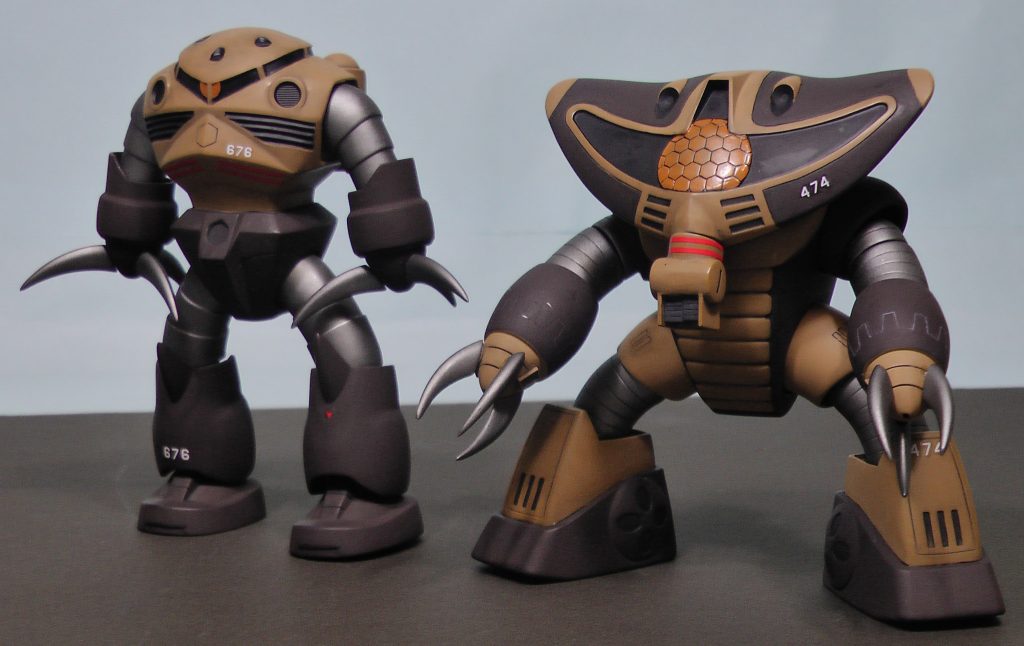 2機は関節を固定していない部分もあるので、かろうじてポーズ替えできます。