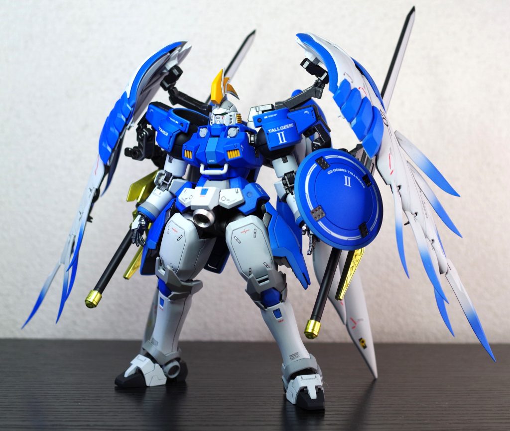 メインのブルーは2色使って間延びしないようにしました。また塗装箇所を少し増やしてアレンジしてます。ホワイトも2色使って塗り分けました。 ウイングはトールギスFとウイングゼロのパーツを適当に組み合わせてゼクス感を無くしました。