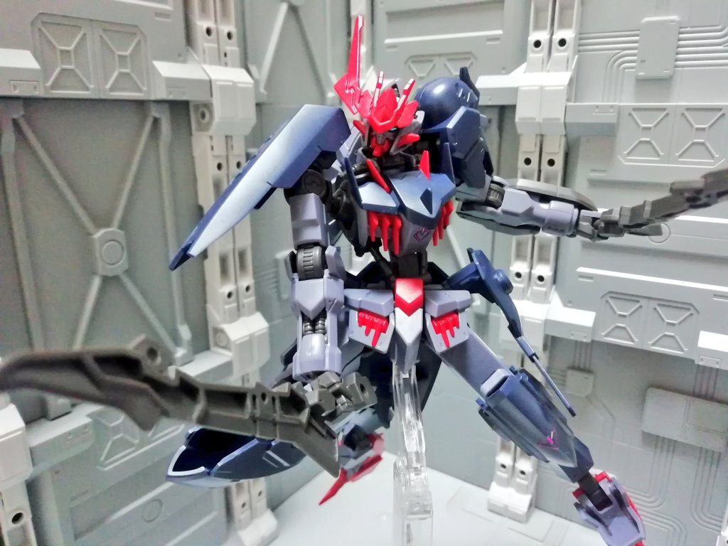 電磁投射弓を分解したツインブレード。弾切れ時やMAに超接近された場合のセーフティである