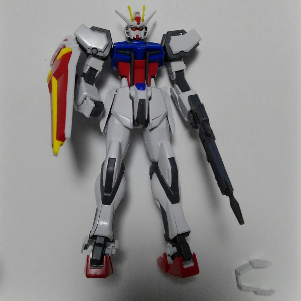 父が作り終えた時点の撮影。パーツ破損はともかく、まさか足首を前後逆に組み付けるとは思わなかった