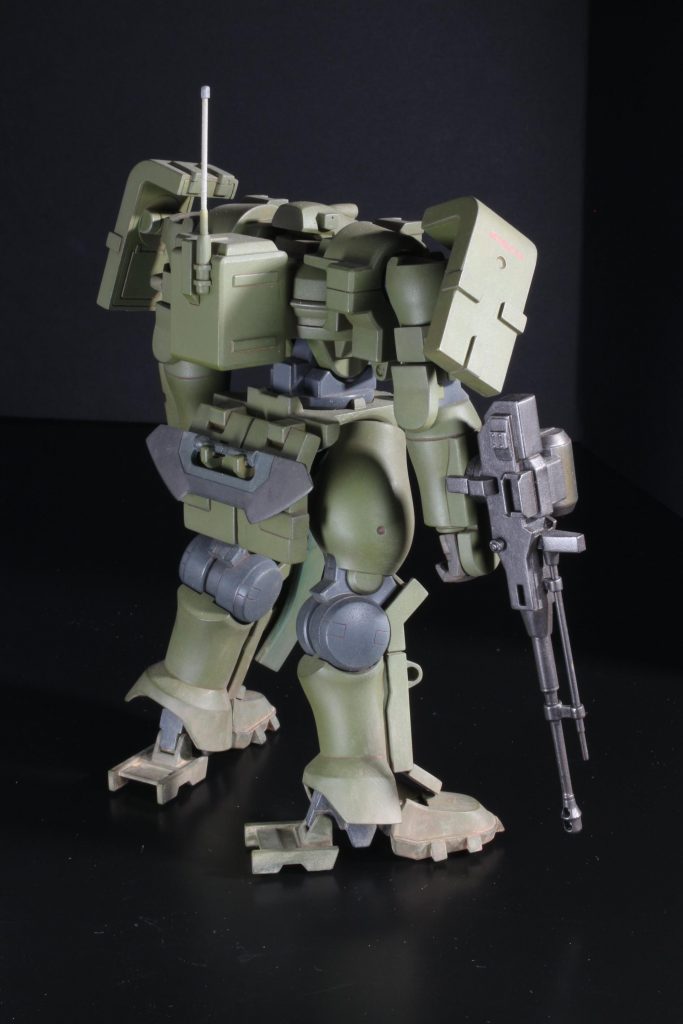 背面は足元を汚して、全体を軽くドライブラシ撮影が面白くなってきました。もっと勉強しよう。