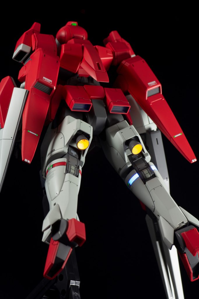 バーニアを取り付け、蛍光色により発光させています。