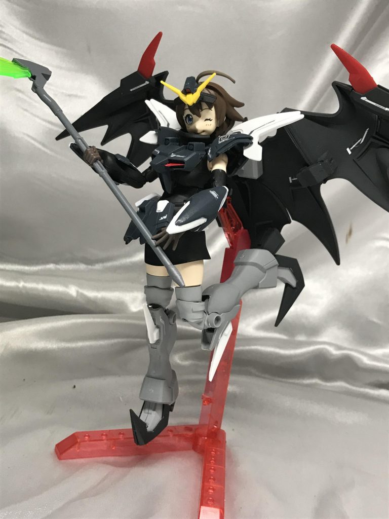 片足を上げて首をかしげるポーズがお気に入り、全美プラ共通でこのポーズしてる。