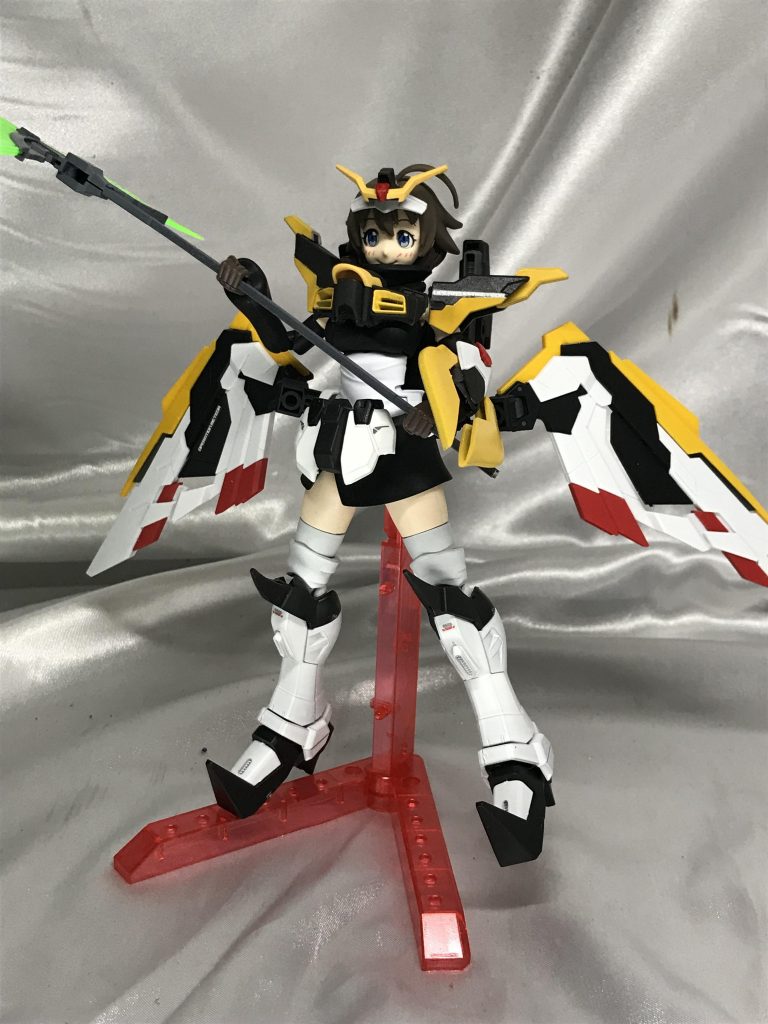 ボディはデスサイズっぽく見えて実はラヴファントムなんでフリーダムベース。腰部のみデスサイズのものを使用しています。背中のルーセットはRGウイングEWの色変えです。