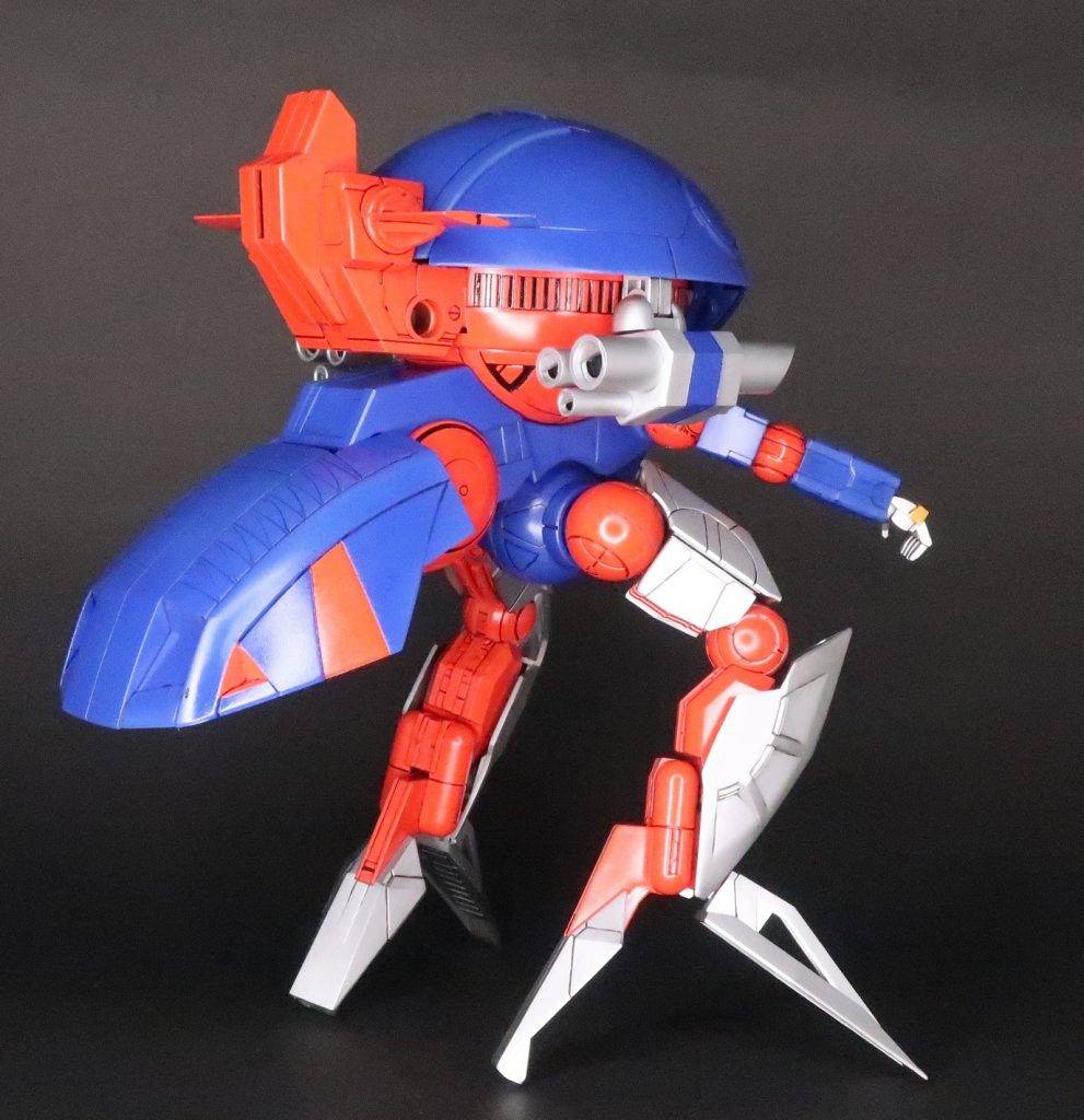 青紫の部分は写真だと明るく出ていてちょうど良いですが、実物はちょっと暗くなりすぎました。同じカラーのザクレロとかガウも今後作る予定なので、その時はもう少しうまく塗りたいと思ってます。