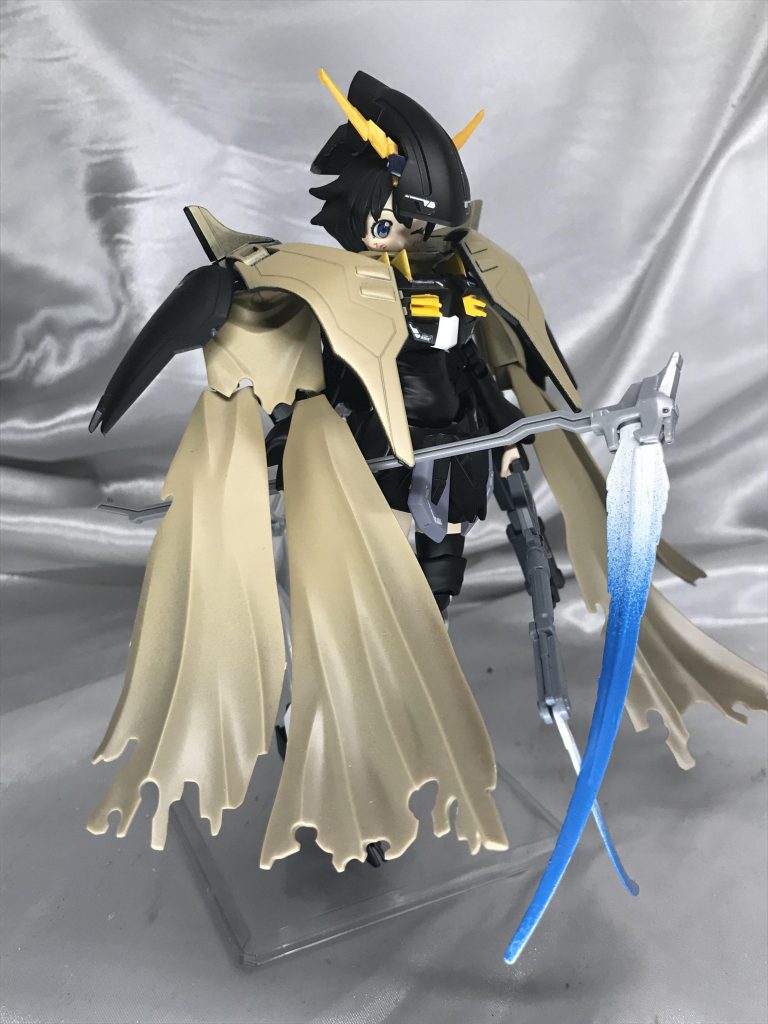 頭部カバーもフードのように下がるので視線を切った状態にできます。