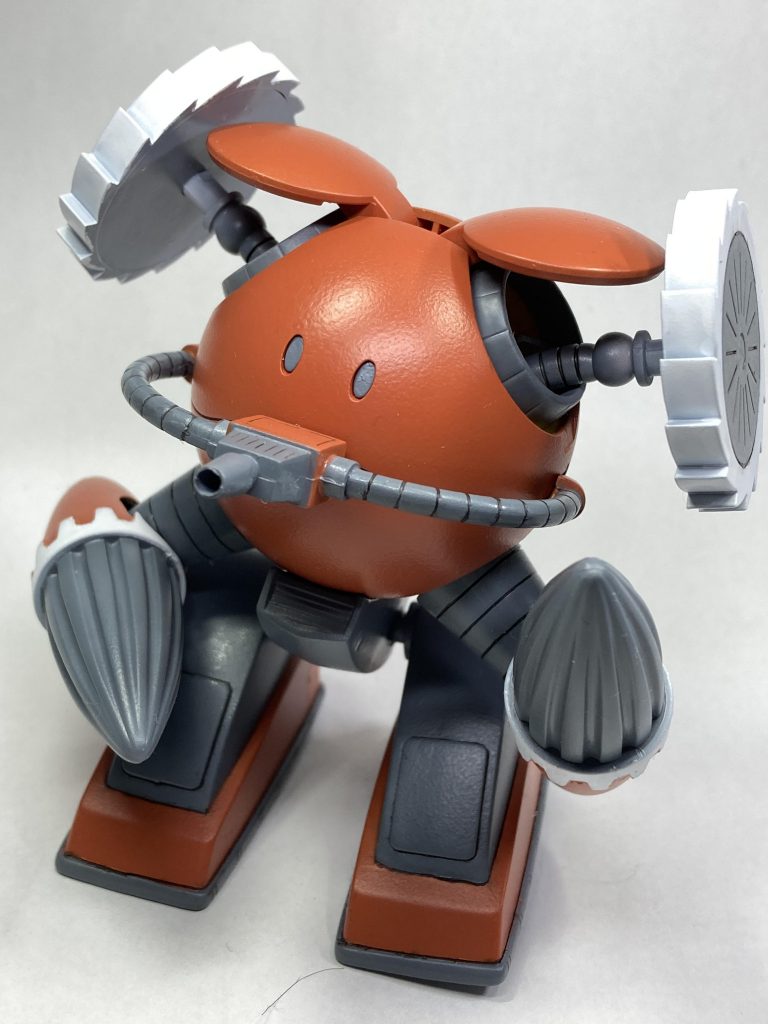 元が旧キット&ハロプラなので、可動は全然しません!さすがにアッグをそのまま持ってくると全然動かないので、多少表情が付けられるくらいには改修はしてあります