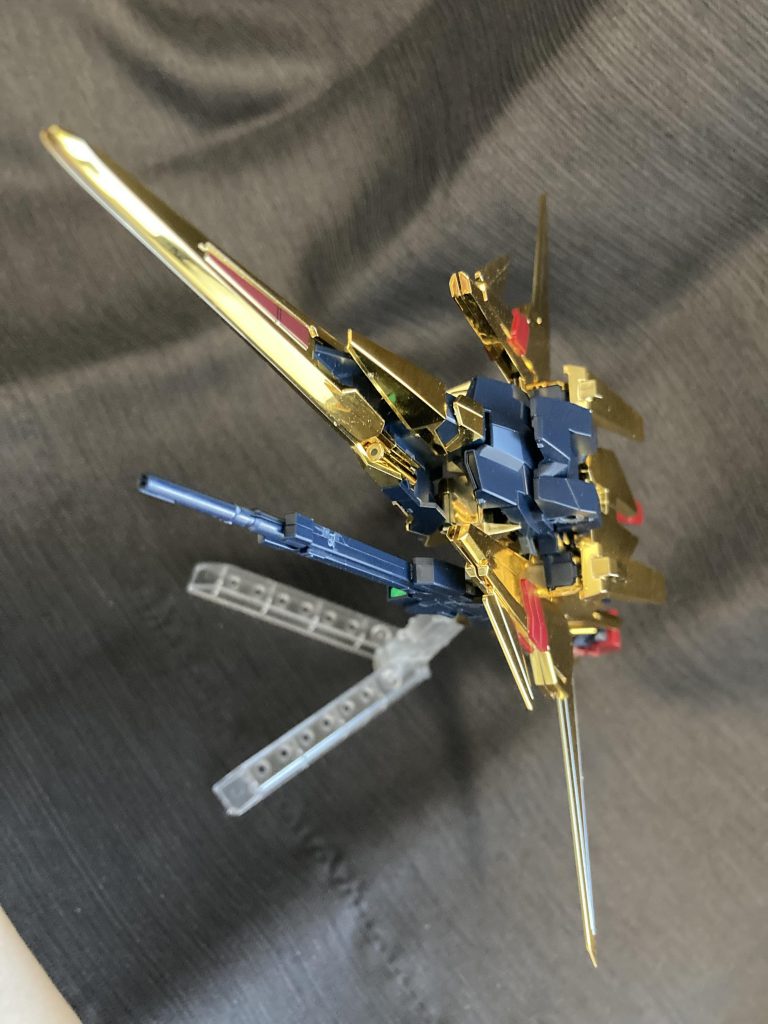 別角度から。飛行形態は格好いいですね。機会があれば屋外撮影などもやってみたい。