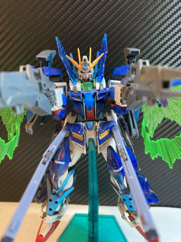 バックパックがなくなり、ハイマットモードの威力が下がったように見えるが、コスモアロンダイトが分離できるようになったためバインダーに装備し、バックパックと同一の威力を維持できるるようになった。