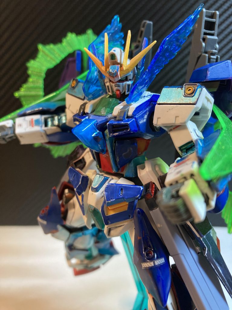 余談であるが、テイオーによってあまり意味がない装甲を別のガンプラに使うことを提案した。それによってこのガンプラは実質的に軽量化を果たし、劣悪な操作性も少しながら改善されたようだ。