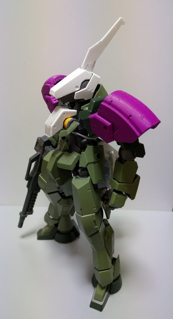 1/100グレイズ改、というかグレイズを色々作ったあとで残ったジャンクパーツをかき集めたらほぼ1体分あったところからはじまり、足りない部分を作れば行けそう!という事で製作開始しました。
