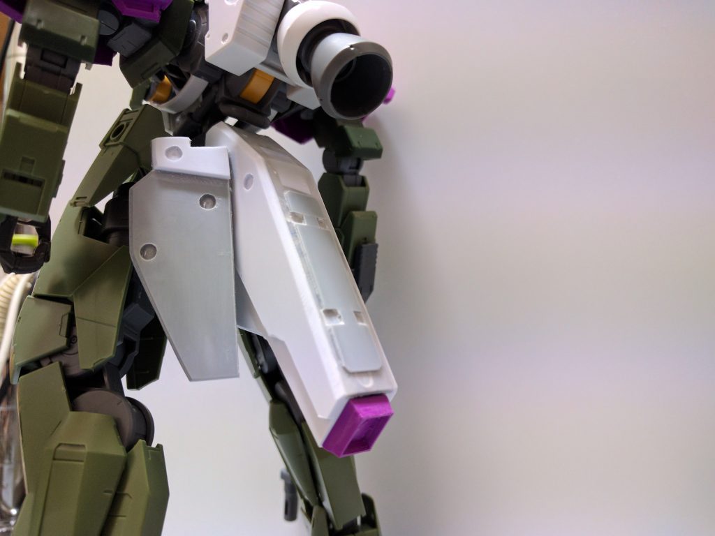 リアアーマーは丸ごとプラ板箱組みで作り直しました。