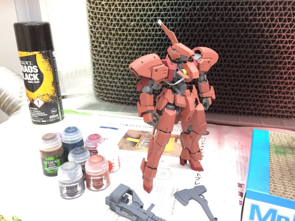 塗装は全部シタデルカラーのエアブラシ塗装です。国内塗料とは勝手が違いハンドピースのメンテも大変ですが、慣れてしまえば楽々塗装出来ます。エアブラシに使った時の単価は・・・まあ安全と健康にもお金を払っていると思えば(冷や汗)