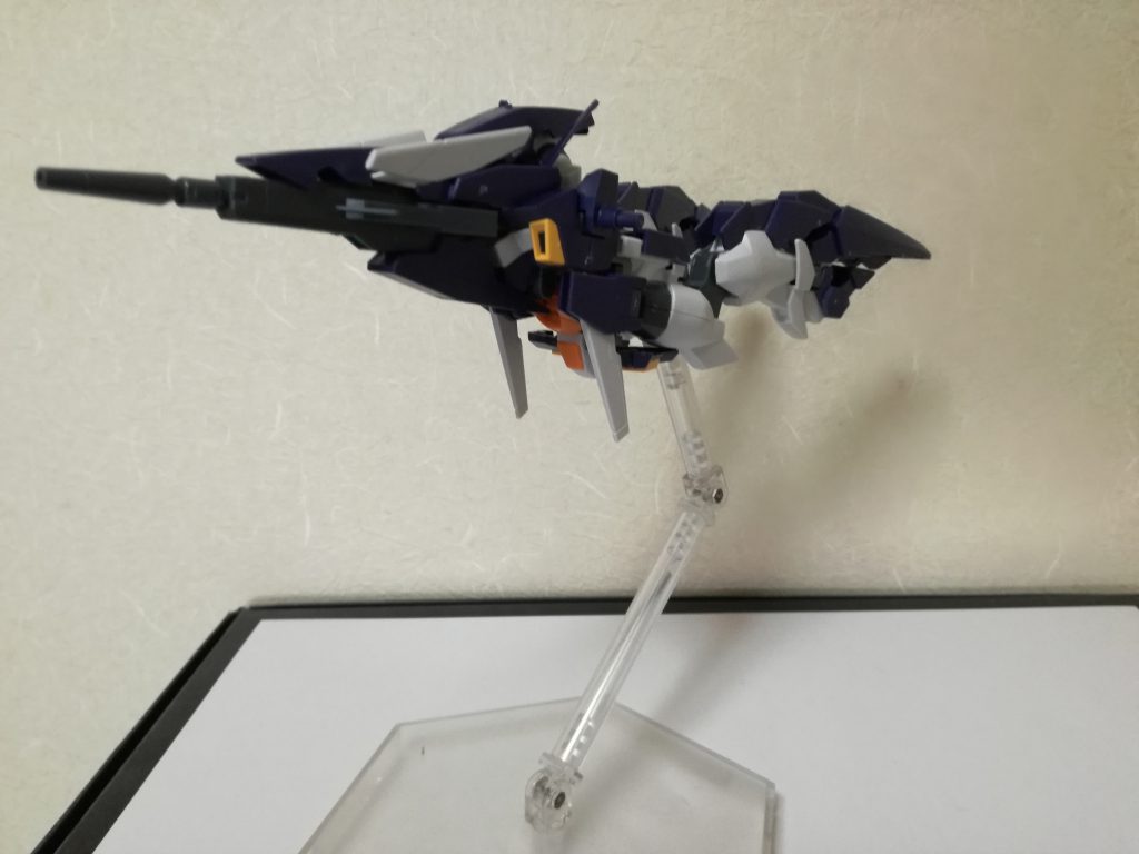 ファイターモード各アームズとの分離時に飛行形態に変形する．