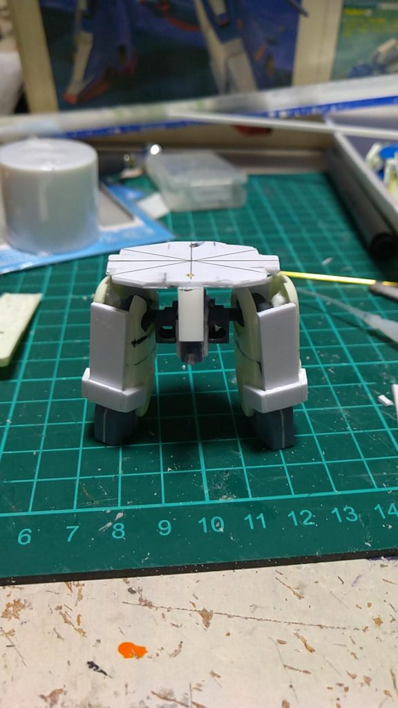 土台となる腰パーツを完全新規で製作。