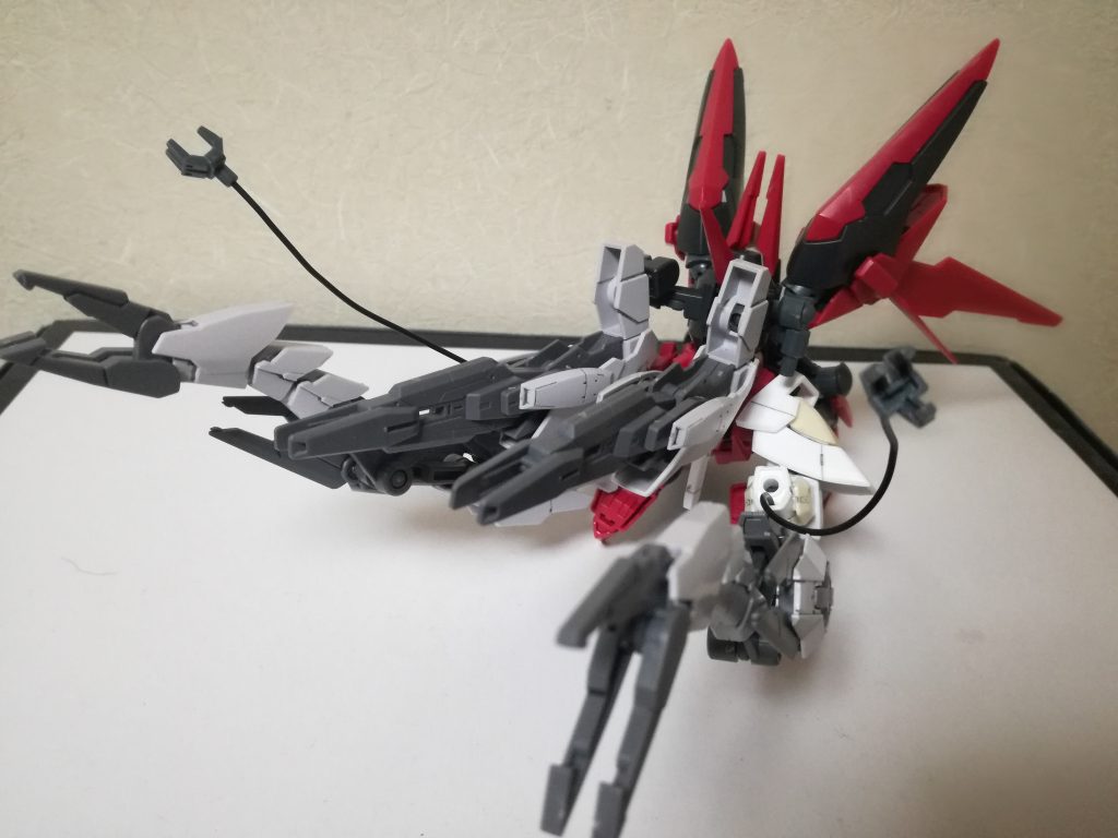 MA形態MAと戦うためにMAとなる形態.複数の頭からビームを放つ姿からヒュドラと呼称される.