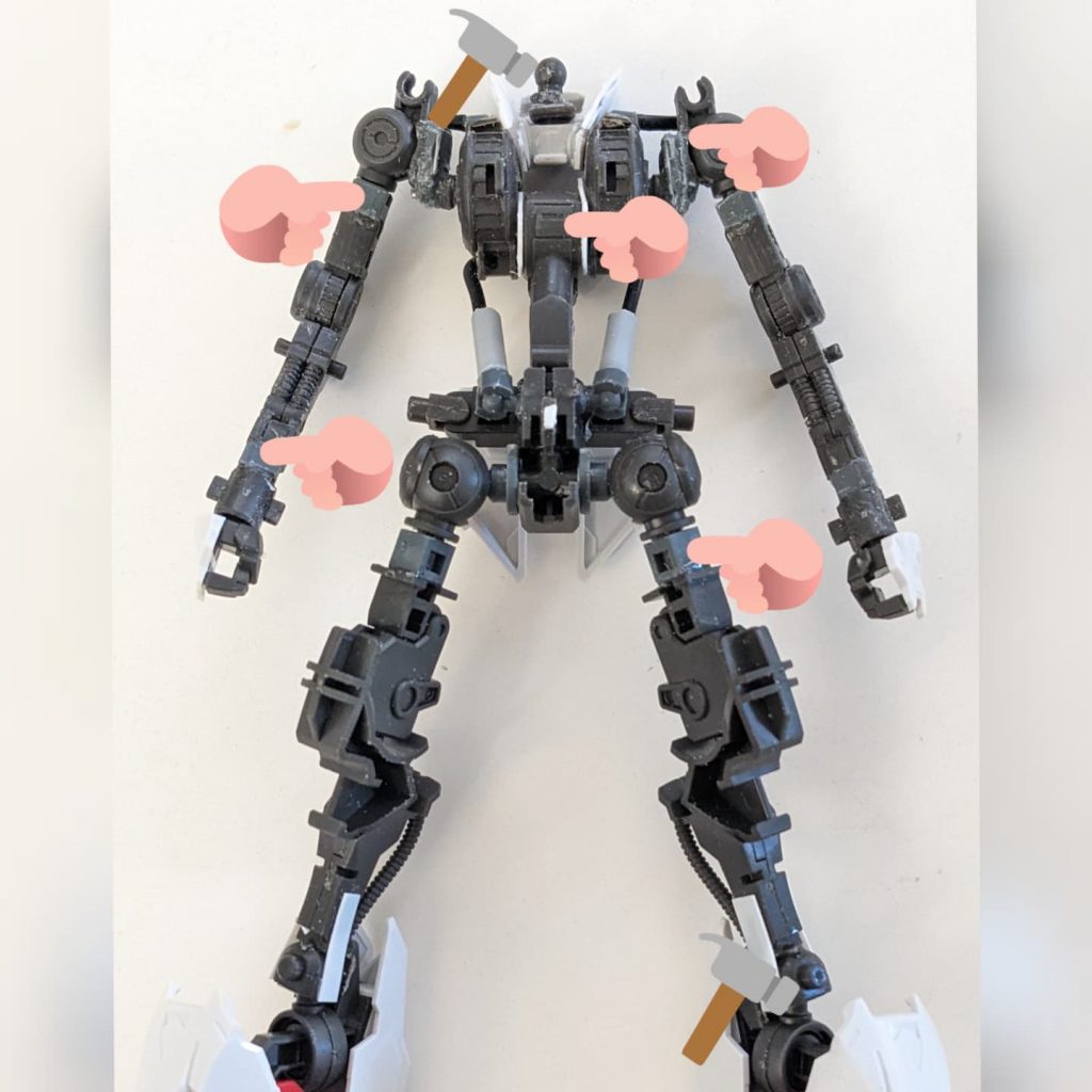 フレームで大幅に体型変えれるのが鉄血キットの楽しい所😁指差しマークが延長部分、トンカチマークが短縮部分です。