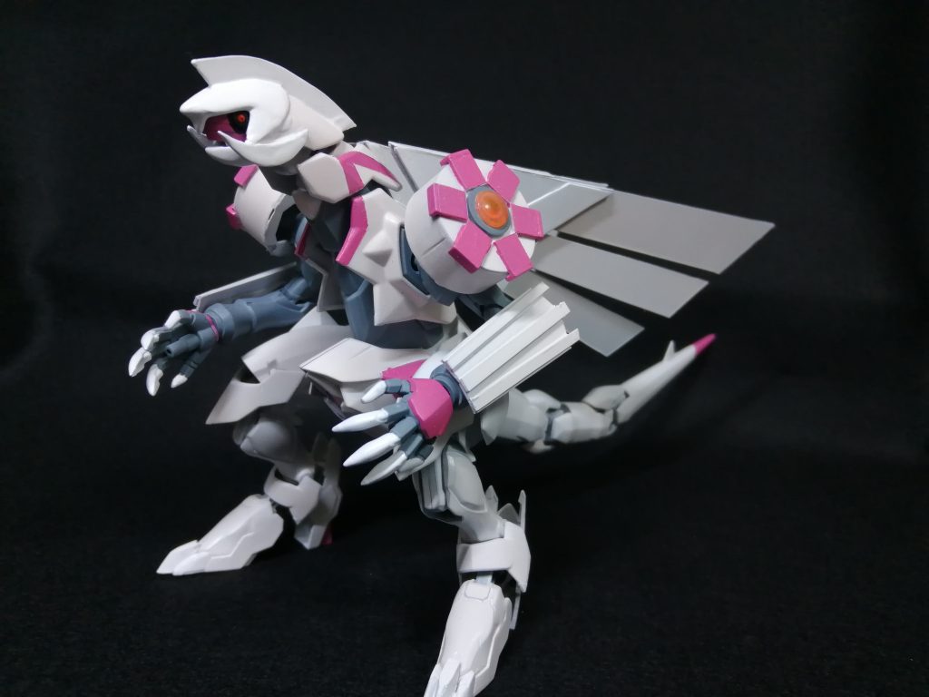 ダナジンの見立てガンプラ、パルキアです。ダナジンを普通に改造しようとして白サフ吹いてたらちょっとパルキアっぽいな、と思ってしまったのが運の尽き。思ったらやりたくなるのがモデラーの悲しい性。なんだかんだで2ヶ月近くかかってしまいました。