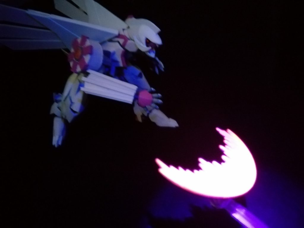 蛍光塗料とブラックライトで亜空切断！