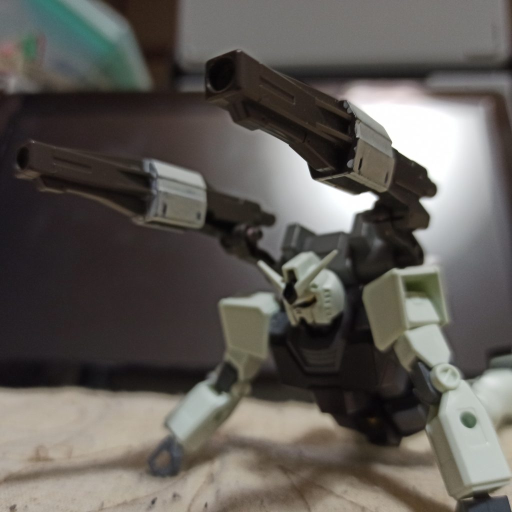 精密射撃的なアレ。フラウロスに付いてた長い方のレールガンもつけられそう。汎用性高いからこれからも色んな改造できそうで楽しみ。