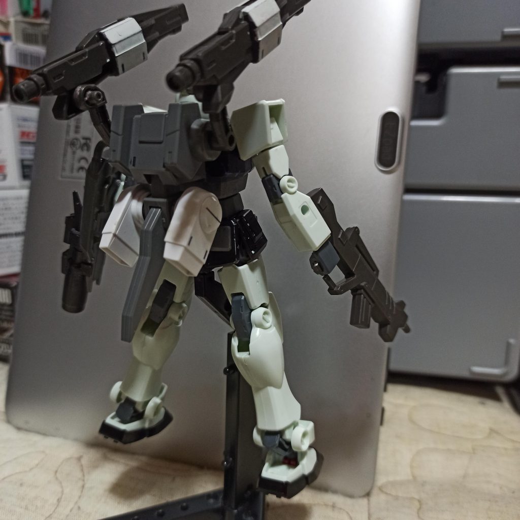 後ろはこんな感じ。EZ-SRのバックパックが超優秀。ついでにフラウロスのレールガンも装着。