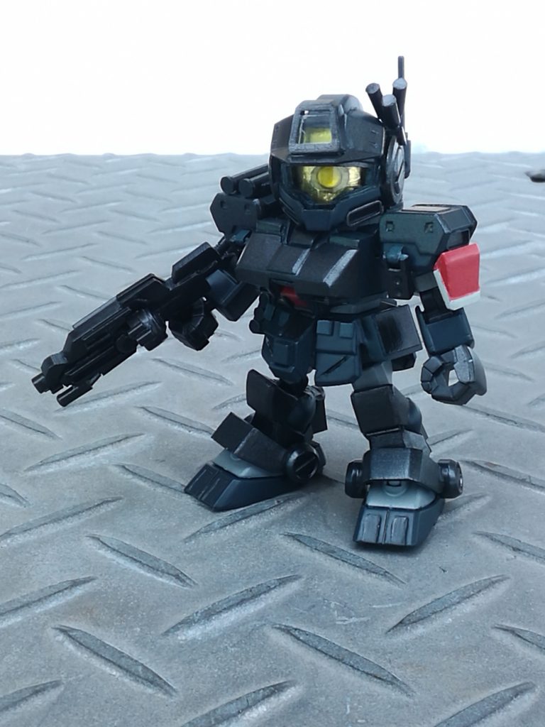 武装はビームハンドガン二丁に加え、ジーラインスタンダードアーマーも装備しているショートビームライフルを製作しています。