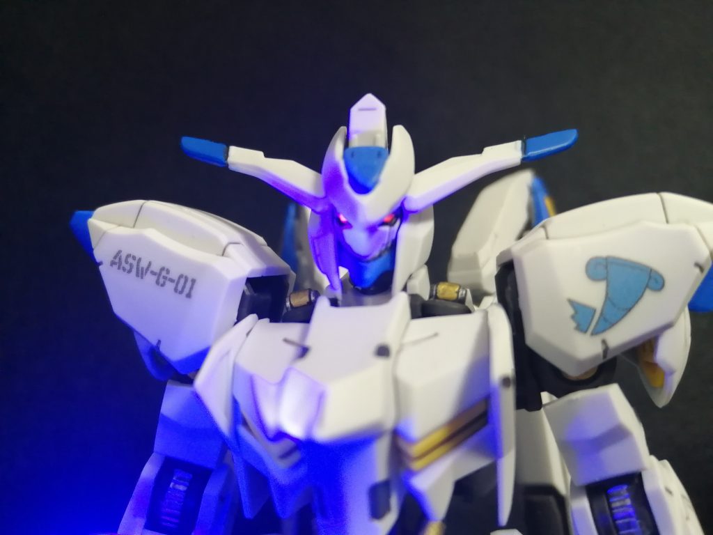 目には蛍光塗料塗ってます。ちなみに平手はヴィダールのやつから、角度付き握り手はフルシティからです。あ、キット付属のハンドパーツ使ってる写真が無い。