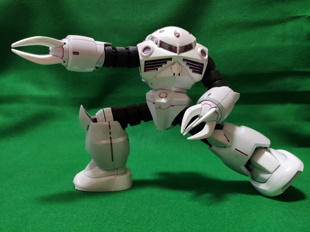 定番スタイルで攻めていく！左の爪パーツをなくし接着で動かせません…