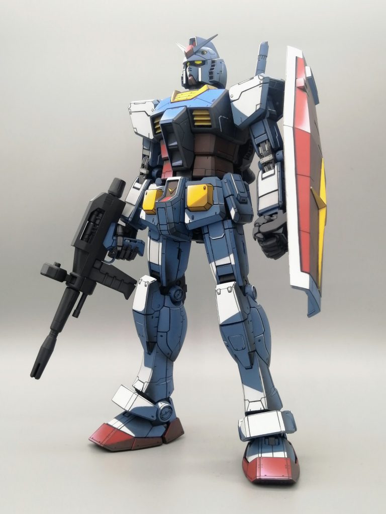 YouTube 今日さんの「MGνガンダムver.Kaをイラスト風~」に準じたやり方で作ってみました。 同じMGνガンダムver.Kaの店頭在庫もあったのですが、今日さんの動画を見てパーツ数の多さに尻込み。(^-^;よりシンプルと思われる「ただのガンダム」でチャレンジです。