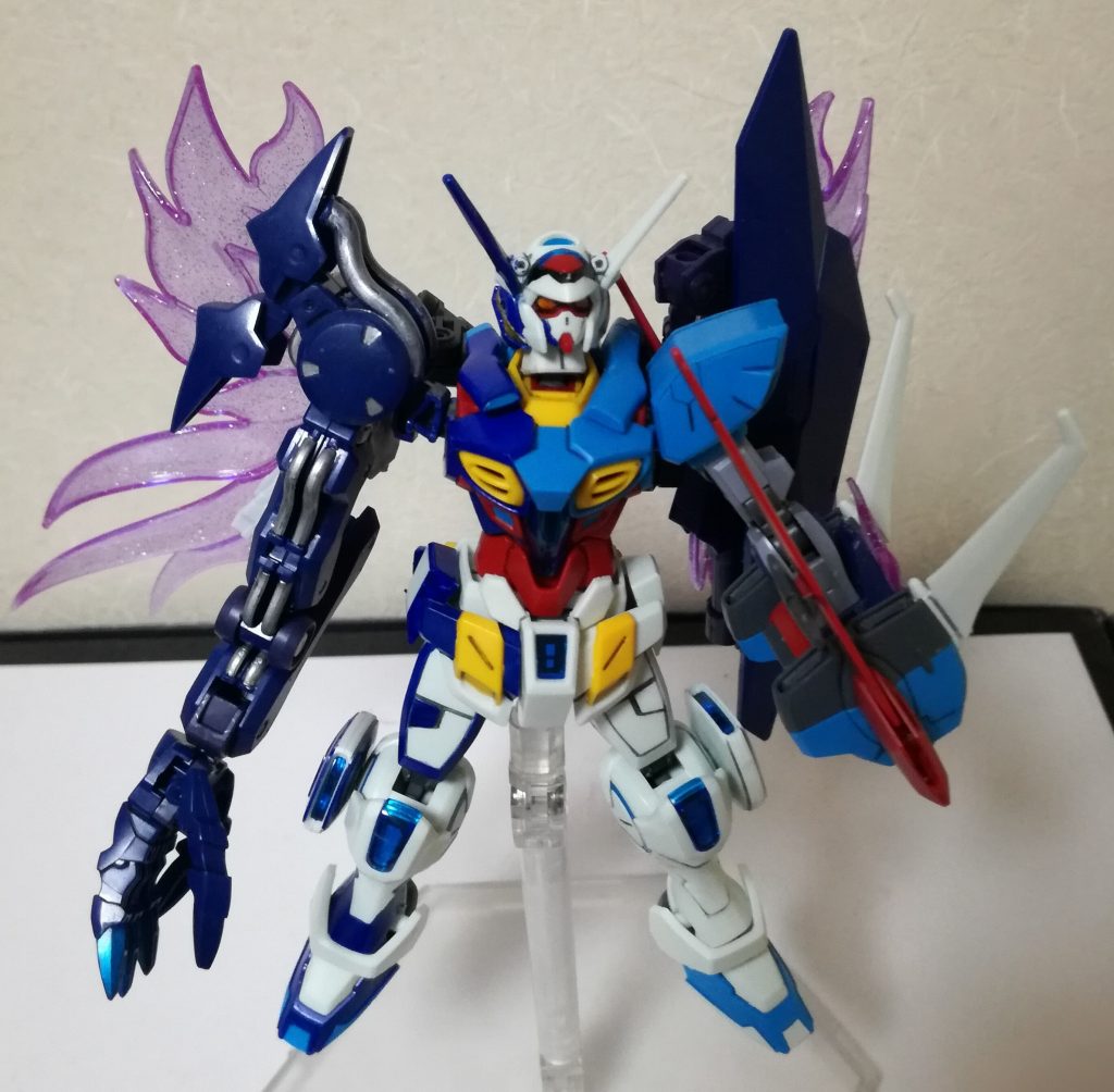 月光蝶モードである！バックパックからナノマシンを噴出することで月光蝶を放つことが出来る．ナノマシン噴出の反動を使い推進力を上げる形態．月光蝶のナノマシンは本来青色をしているが赤いビーム粒子を纏わせているので色が混じり紫色になっているという設定．