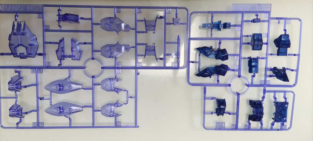 ランナーの状態で塗っちゃう。裏から筆塗り。ゲート処理が厳しかったので良いニッパーがほしいところです。