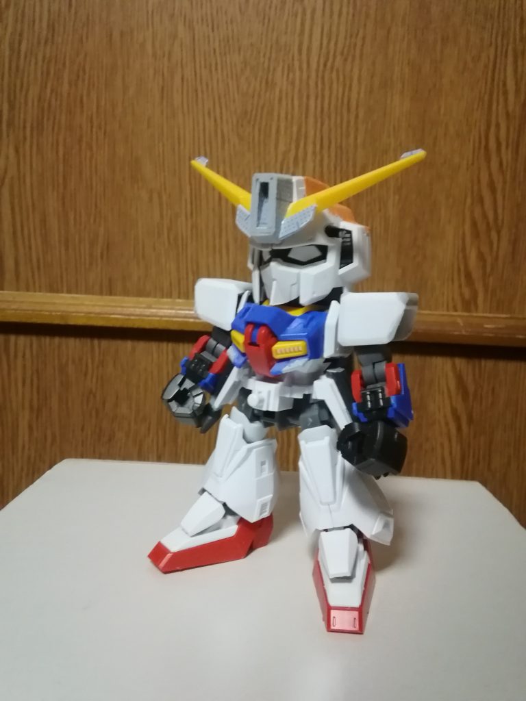 素体はもちろん、SDCSゼータガンダムです。ゼータプラスは細部がいちいち違うので、パーツの形状変更や、SDCSガンダムの肩アーマーを加工したものを持ってきたりしてきます。