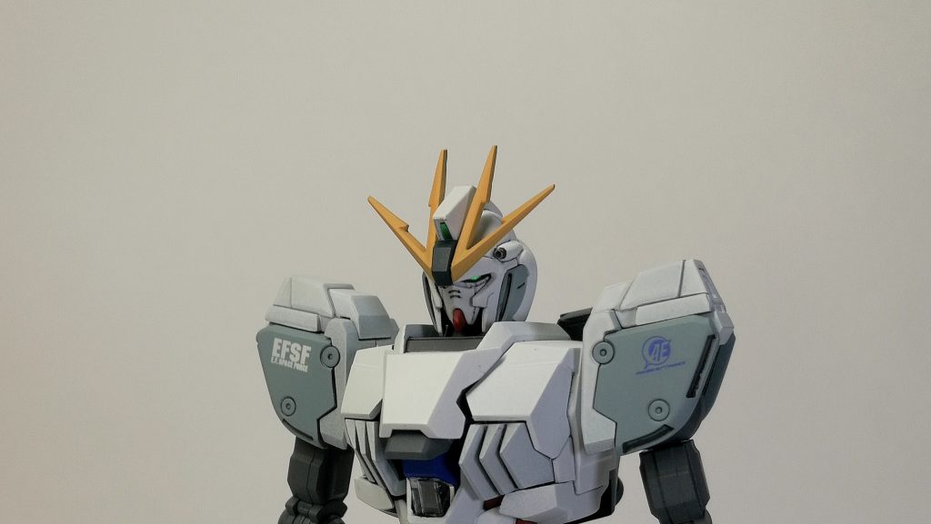 顔がいいわぁ♪頬を削り込んでシャープにした上、メット裏を黒で塗ったおかげでめっちゃ引き締まった。過去一綺麗にできた!センサーは付属シールです。