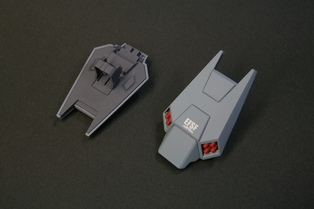 シールドは、モールド堀直しの効果がよく出てますね。ミサイルはエナメルで筆塗りしました。