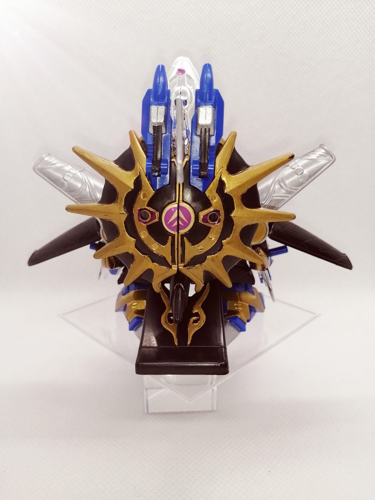 ラスボスならではの禍々しさと神々しさがマッチングした秀逸な後姿。これが30年以上も前のキットとは・・・今でも十分通用しそうなデザインです。