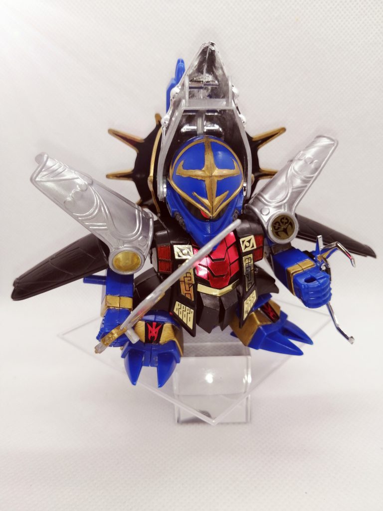 ジオン系の意匠をしていますが、これといったモチーフは無く、戦国伝のオリジナルキャラだそうです。塗装は成形色+金銀で、簡単フィニッシュ派にとって塗りやすいキットではありますが、胸や肩の模様は潔くシールを使用したほうが無難かと思われます。