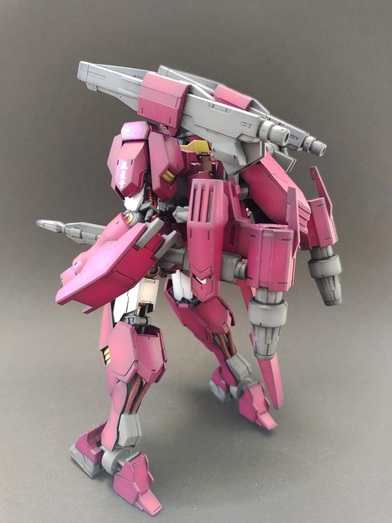 バックショット元キットが優秀でしたので、ゲート、ヒケ処理程度のほぼストレート組です。ボリューム感のある背面が好きです。